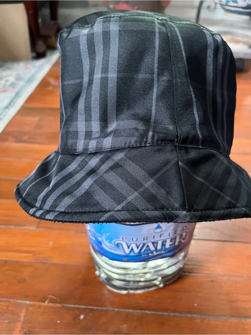 Burberry Black Wool-Blend Bucket Hat with Branded Tag - Picture 5 of 5